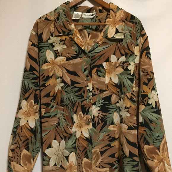 •💥Floral print blouse from K.C. Studio💥 - Picture 4 of 8